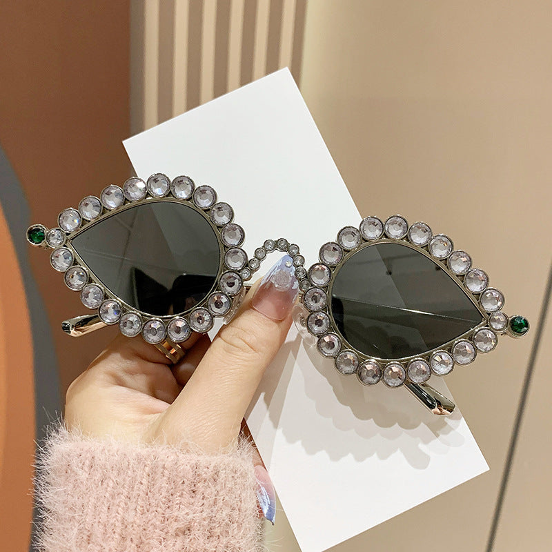 Dame Glamourøse solbriller med glitrende strass-detaljer Luvikno