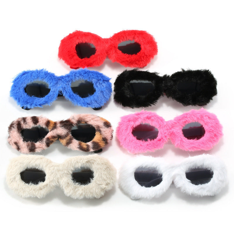 Dame moteriktig solbrille i trendy fleece-design Luvikno