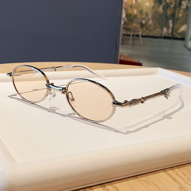 Dame moter briller med elegant metallramme og let fargede glass Luvikno