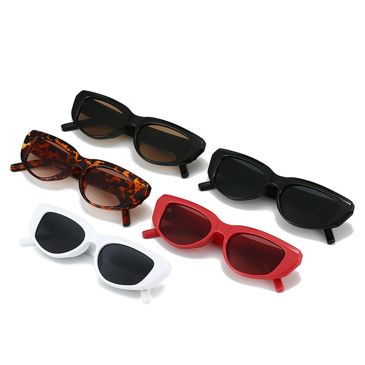 Dame moteriktig solbrille i cat-eye stil med eksentrisk silhuett Luvikno