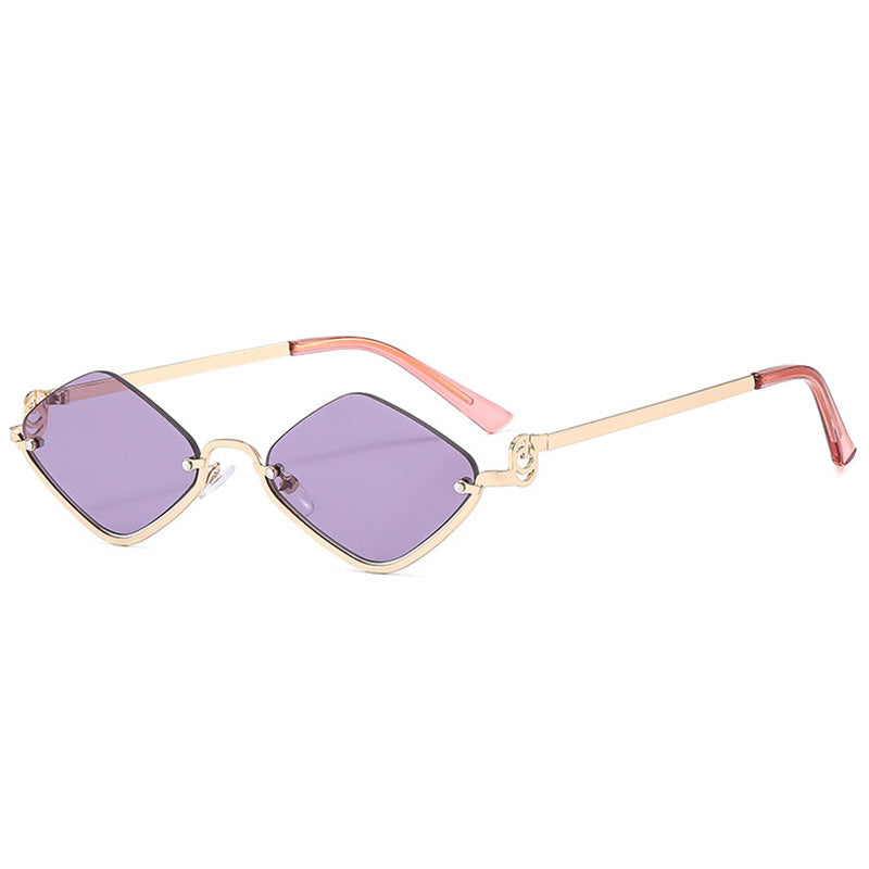 Dame trendy kvadratisk solbrille med filigran metallramme Luvikno