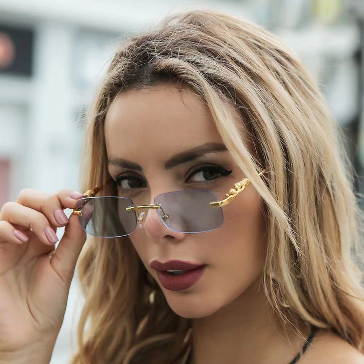 Dame moteriktig solbrille med kunstneriske utsmykninger Luvikno