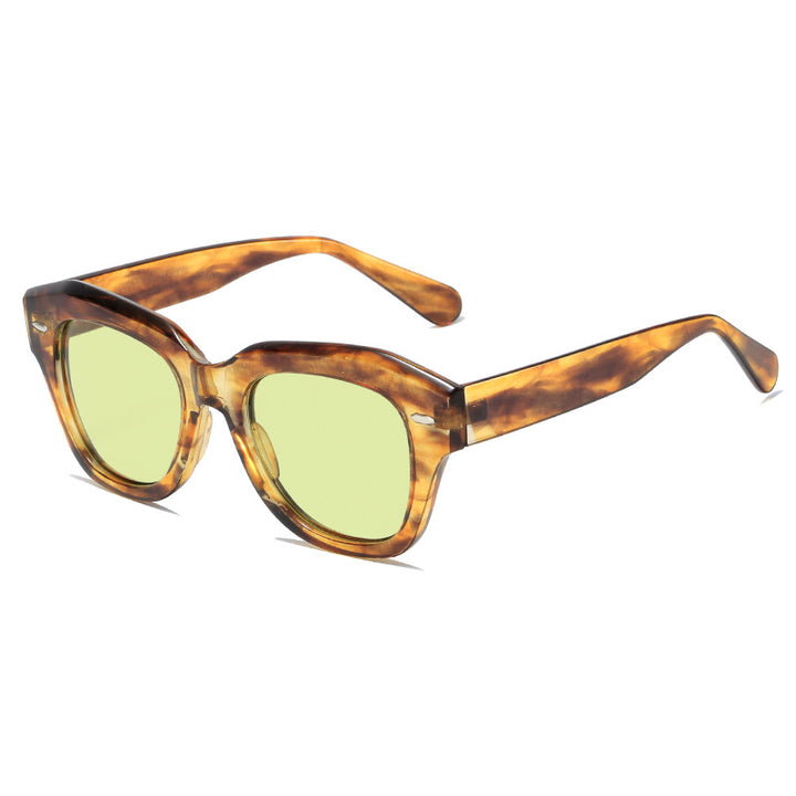 Dame stilig solbrille i moderne design med gjennomsiktig ramme Luvikno
