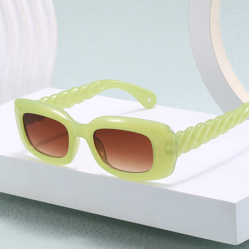 Dame moteriktig firkantet solbrille med unikt vridd stangdesign Luvikno