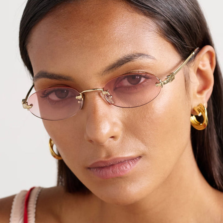 Dame moterimessig solbrille med oval ramme og elegante aksenter Luvikno
