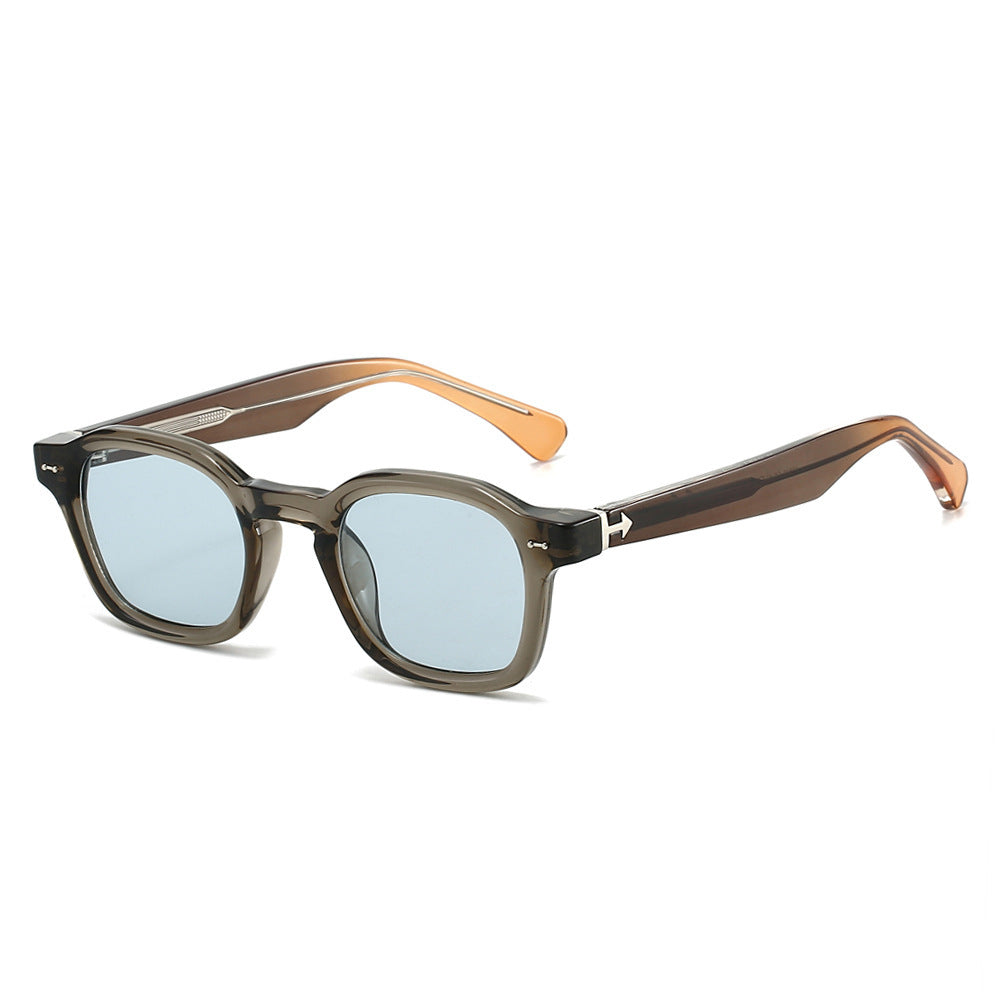 Dame moteriktig solbrille i unikt, kvadratisk design Luvikno