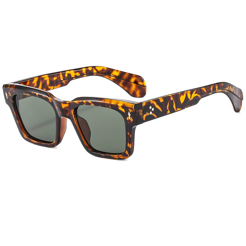 Dame moderiktig solbrille med innovativ ramme Luvikno
