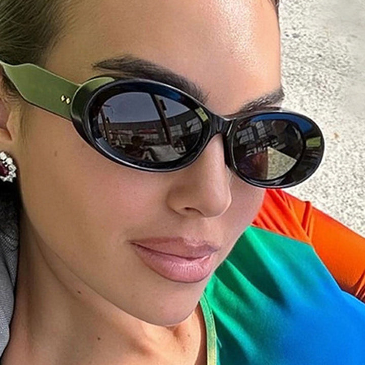 Dame moteriktig solbrille i elegant retrostil Luvikno