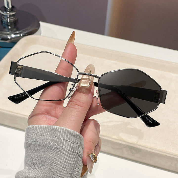 Dame moteriktig solbrille i elegant sekskant-design Luvikno