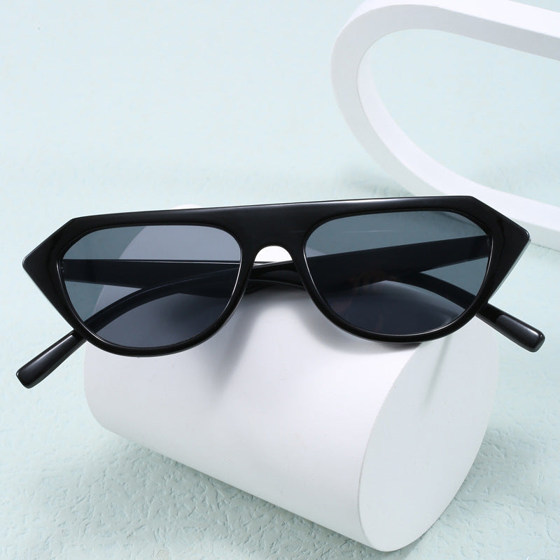 Dame moteriktig asymmetrisk solbrille Luvikno
