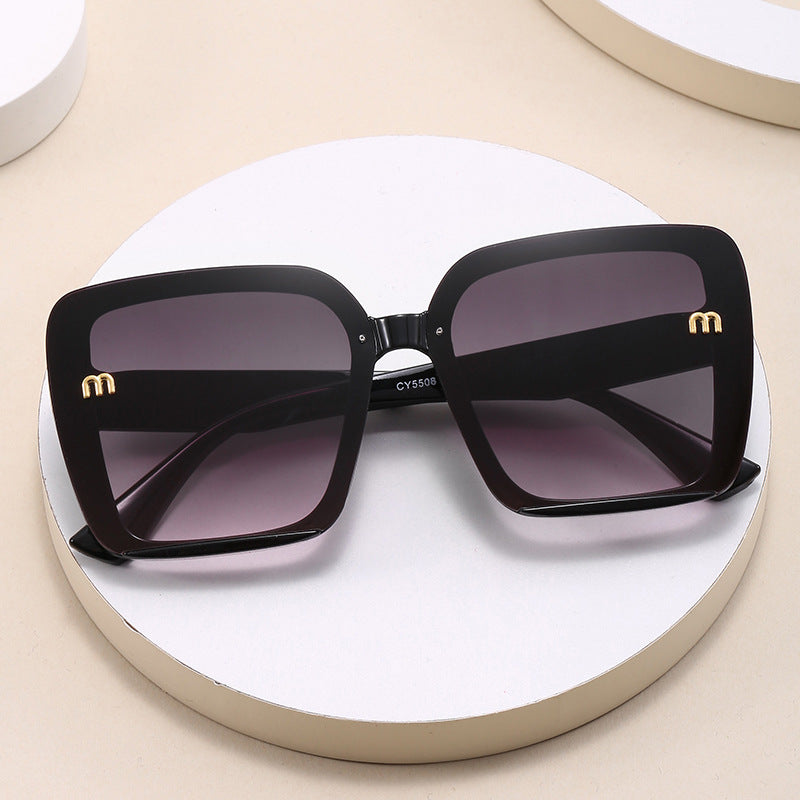 Dame oversized kvadratisk solbrille med elegant ramme Luvikno