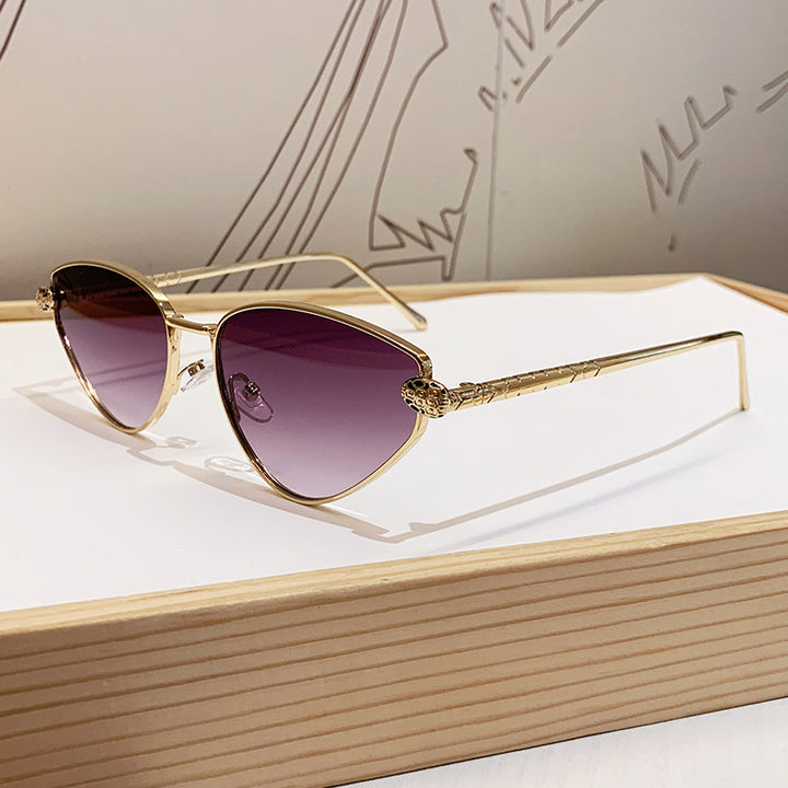 Dame designer solbrille med stilig cat-eye design og luksuriøs ramme Luvikno