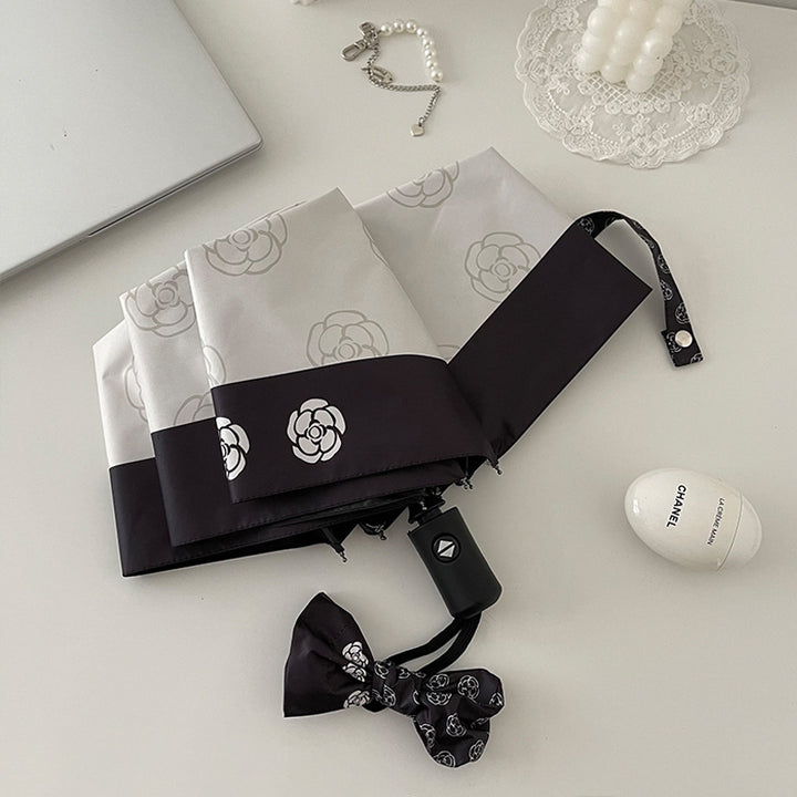 Dame elegant paraply med stilfullt blomsterdesign Luvikno