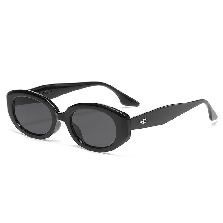 Dame moteriktig solbrille med moderne, oval ramme Luvikno