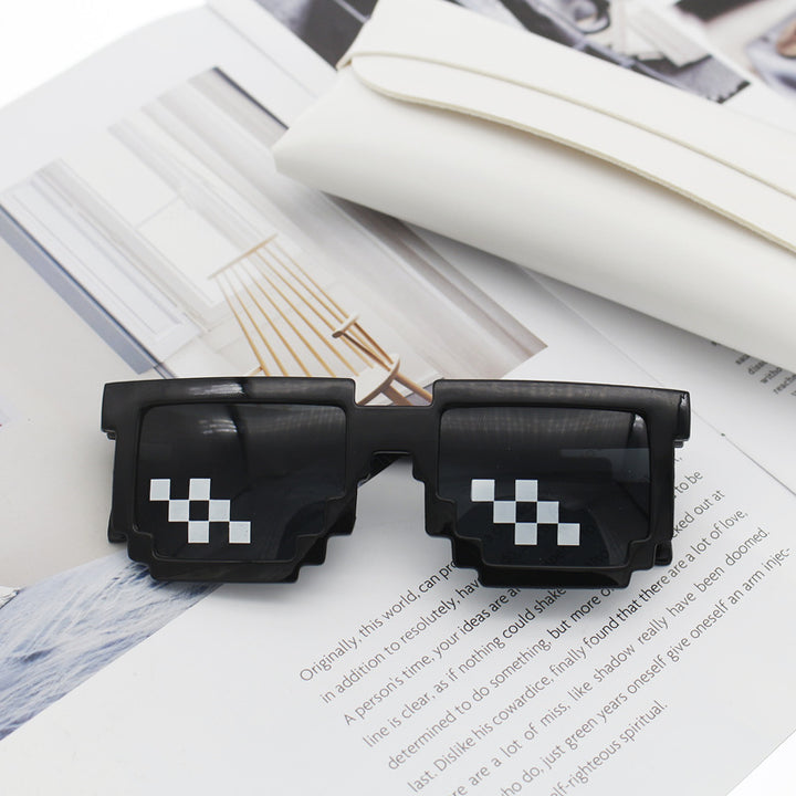 Dame Retro-solbriller i stilig pixel-design Luvikno