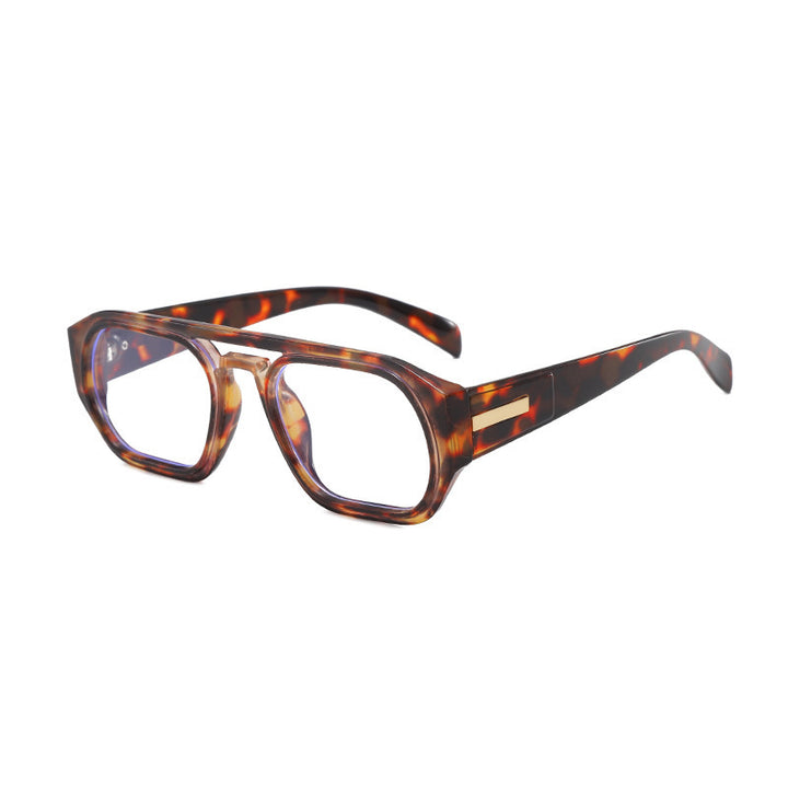 Dame moteriktig rektangulær brille med elegant metalled accent Luvikno