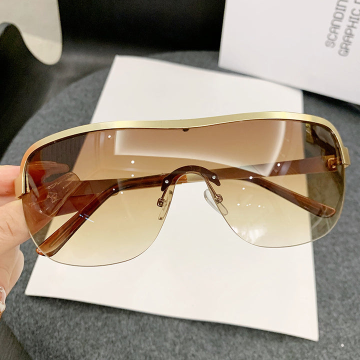 Dame futuristisk solbrille med elegant minimalistisk design Luvikno