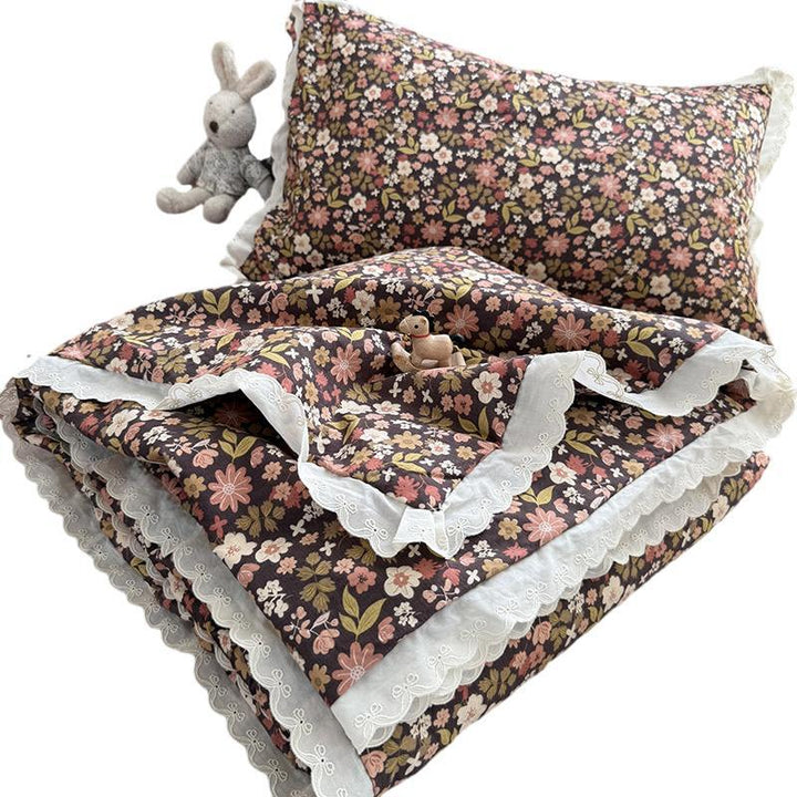 Dame Koselig Dagsdeke med lekent blomsterdesign Luvikno
