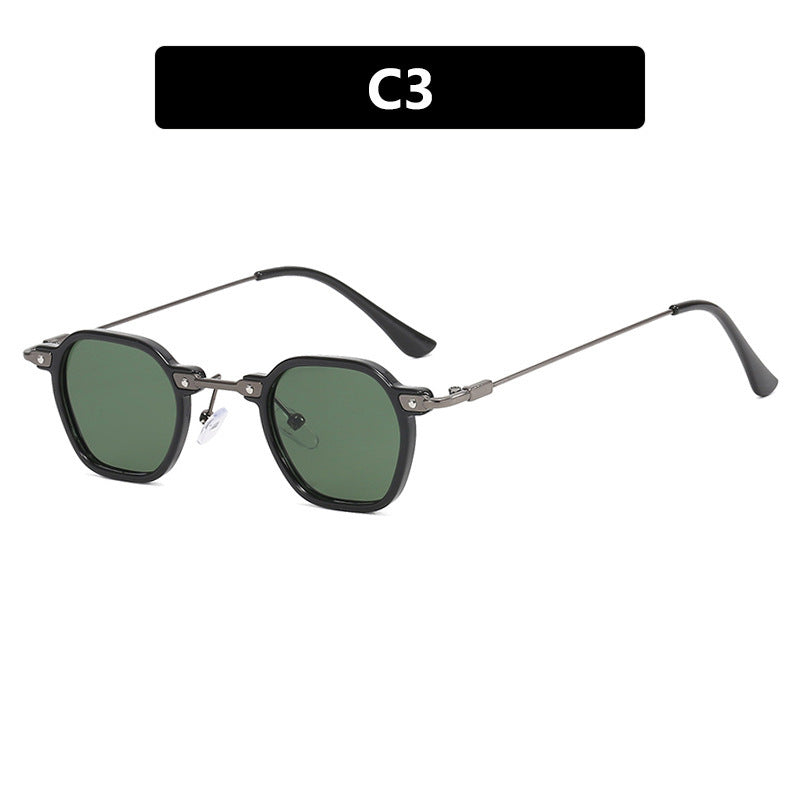 Dame moteriktig solbrille i elegant design med sekskantet ramme Luvikno