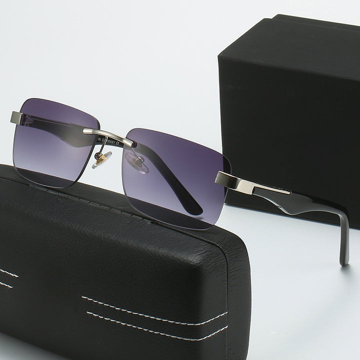 Dame moteriktig halvrammebrille med elegant metall- og plastmix Luvikno