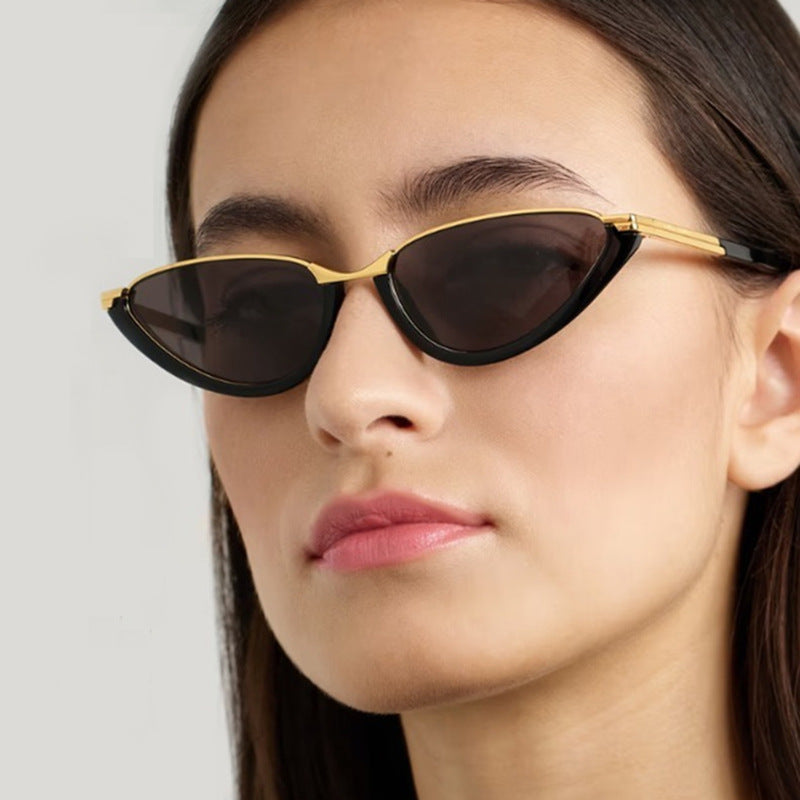 Dame futuristiske Cat-Eye solbriller med gyldne detaljer Luvikno