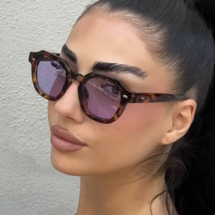 Dame solbrille i moderne design med polariserte linser Luvikno