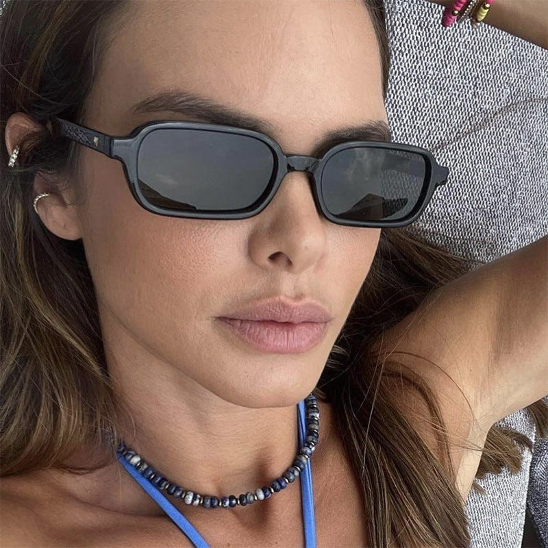Dame moteriktig lesebrille i moderne kvadratisk design Luvikno