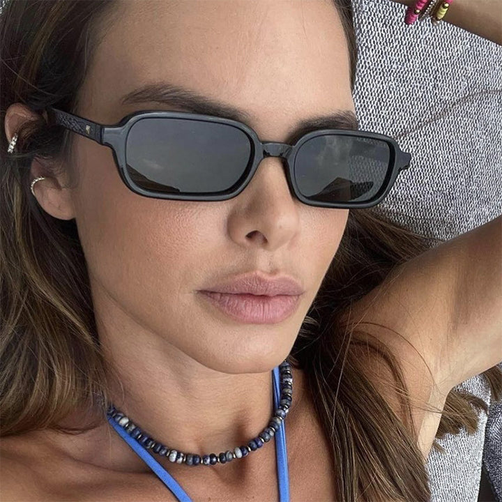 Dame moteriktig lesebrille i moderne kvadratisk design Luvikno