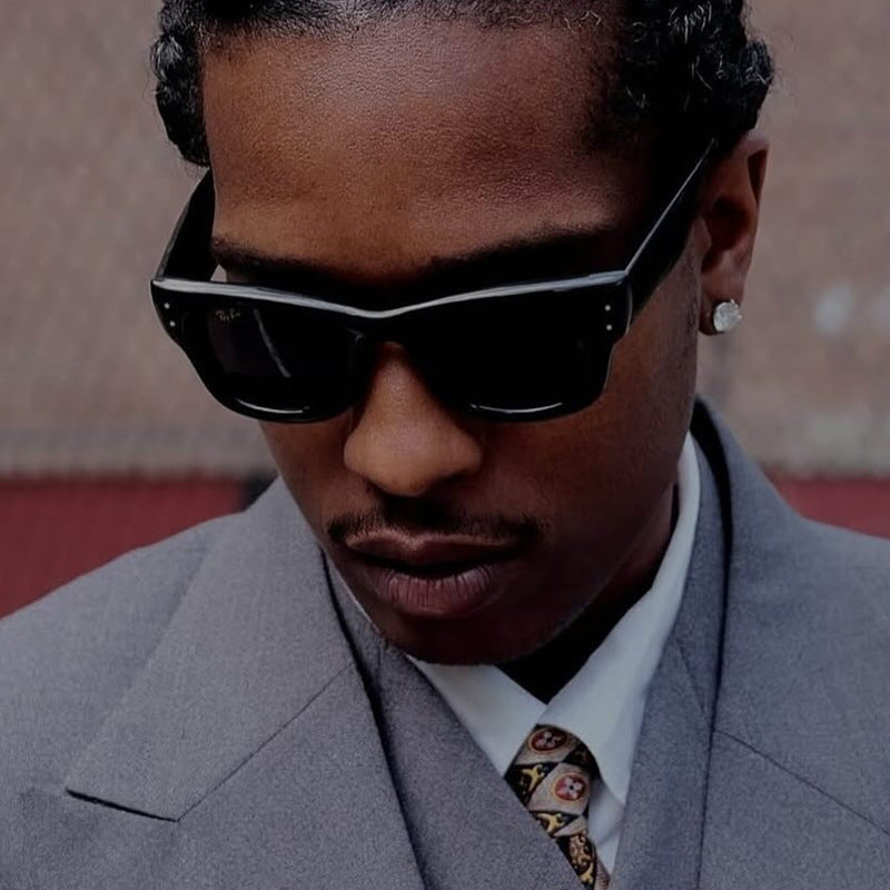 Dame moteriktig solbrille med bred, elegant ramme og beskyttende UV-filter Luvikno