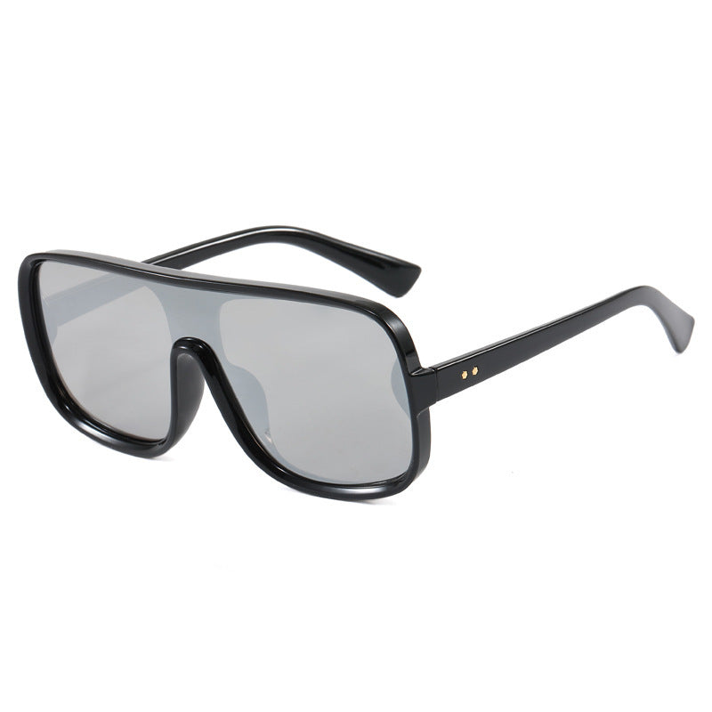 Dame moteriktig Shield-solbrille med innovativ design Luvikno