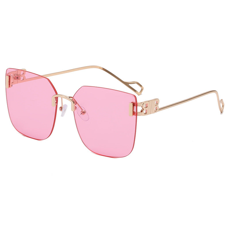 Dame elegant firkantet solbrille med gullfarget metalramme Luvikno