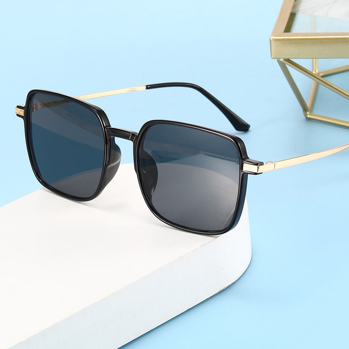 Dame moteriktig oversized solbrille med eksklusive metall-detaler Luvikno