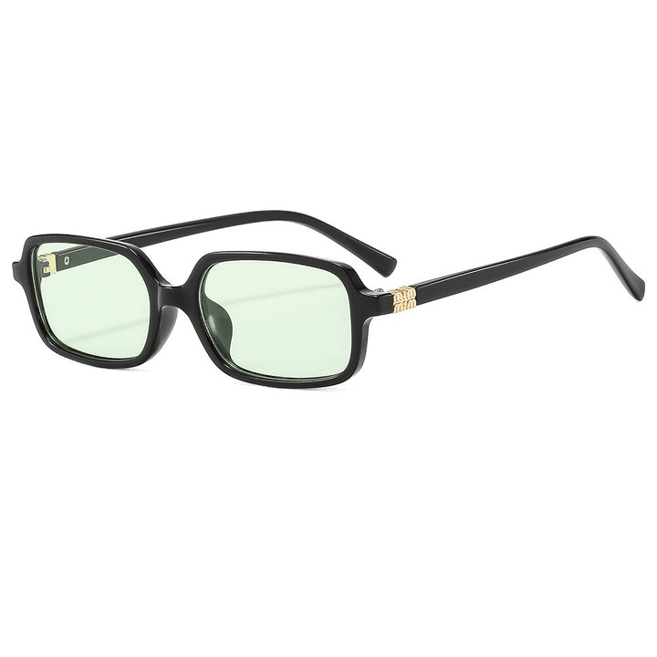 Dame moteriktig solbrille med elegant plastramme og originalt design Luvikno