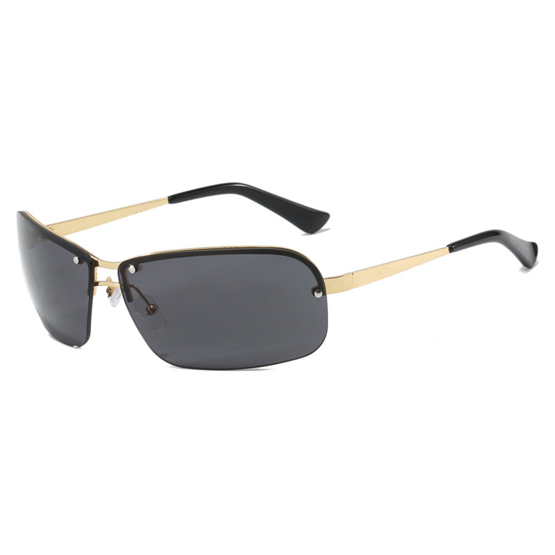 Dame solbriller med store, elegante linser og en moderne metallramme Luvikno