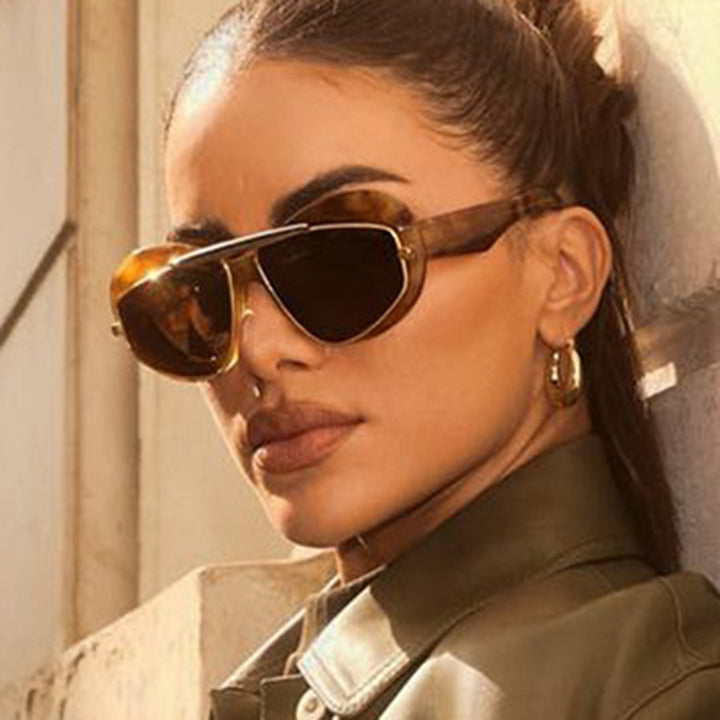 Dame futuristisk solbrille med elegant ramme Luvikno