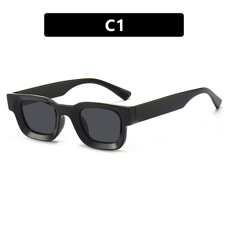 Dame moteriktig solbrille i elegant, kantet design Luvikno
