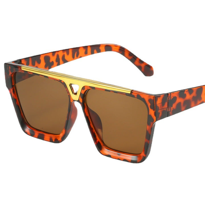 Dame moterik oversized solbrille med stilige gullaccent Luvikno