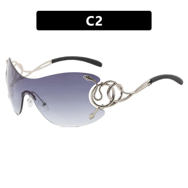 Dame futuristisk solbrille med lekent design Luvikno