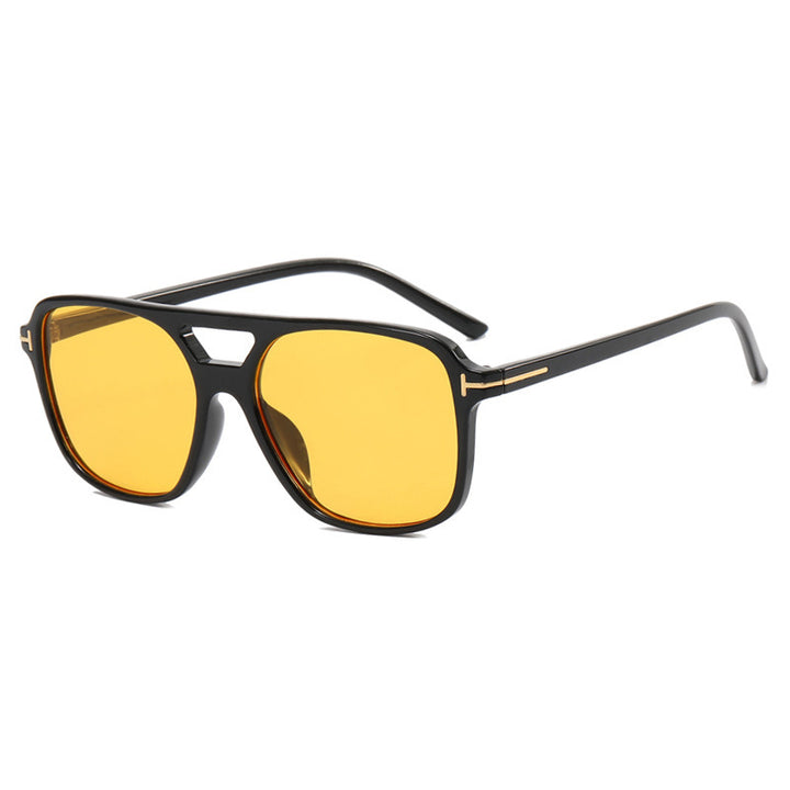 Dame moteriktig solbrille i stilfull ramme Luvikno