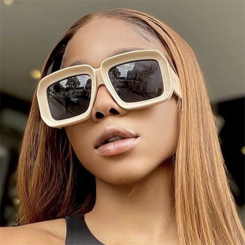 Dame moterik solbrille med kvadratisk design og stilig mønster Luvikno