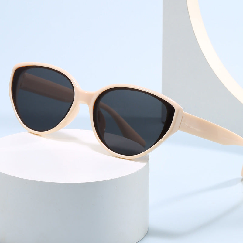 Dame Cat-Eye solbriller med moderne design Luvikno