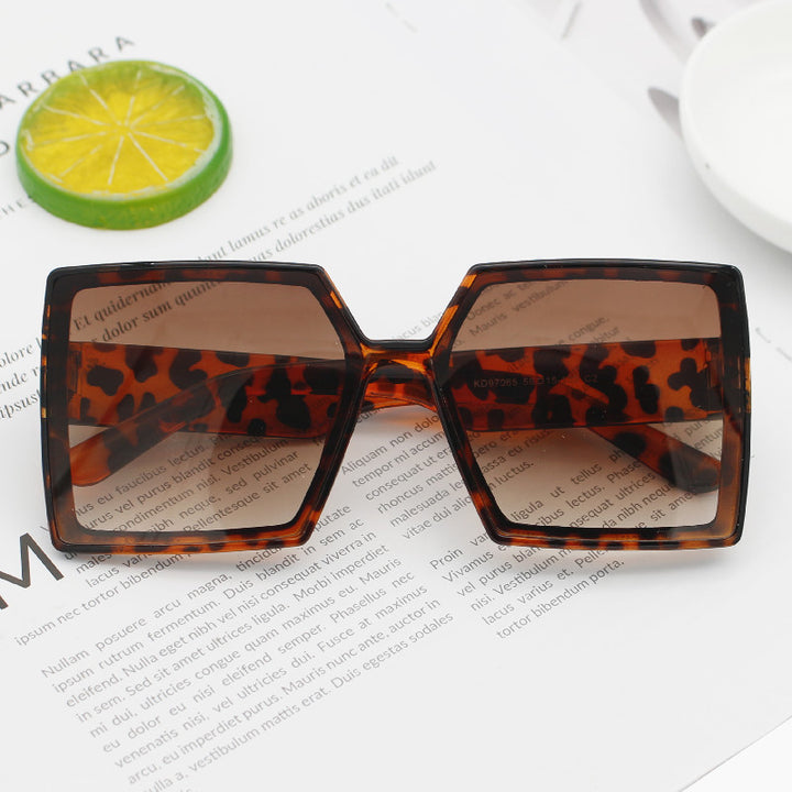 Dame Mote Oversized Solbriller med kantet design Luvikno