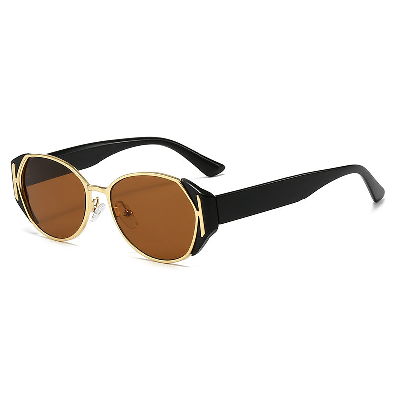 Dame moteriktig solbrille med markant ramme Luvikno