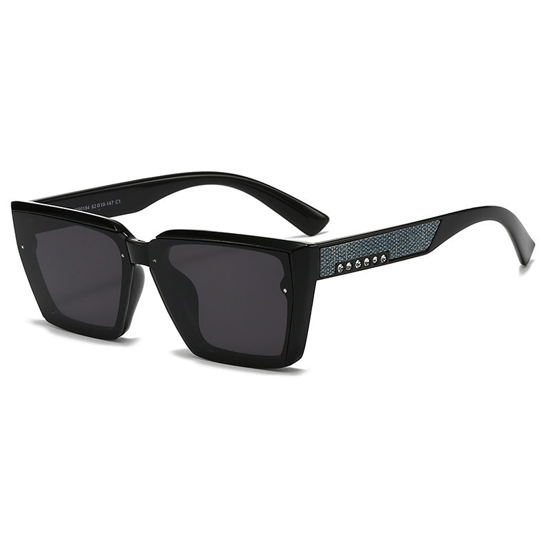 Dame stilig solbrille med glitrende detaljer Luvikno