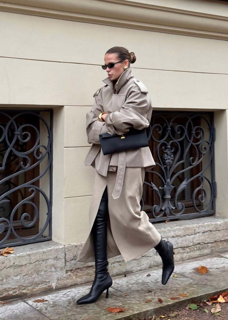 Luvik | Hofteskåret trenchcoat