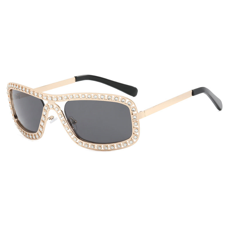 Dame moteriktig solbrille med glitrende ramme Luvikno