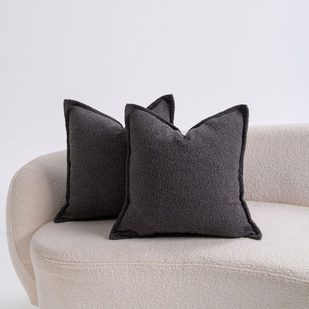 Kvinnens kosepute med moderne strukturell design Luvikno