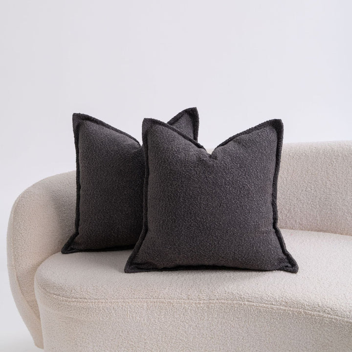 Kvinnens kosepute med moderne strukturell design Luvikno