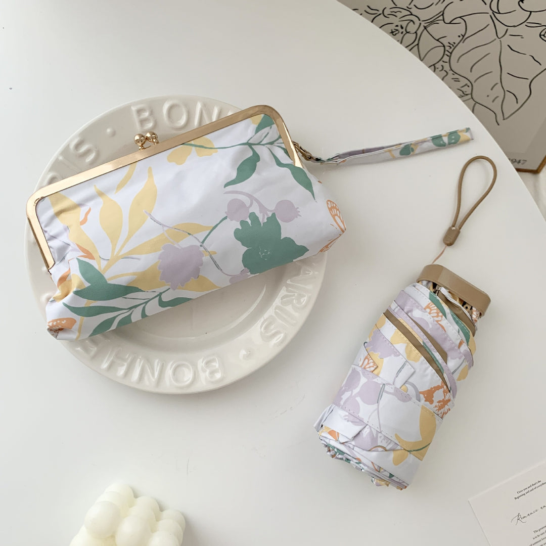 Damer elegant foldeparaply med blomsterdesign og praktisk etui Luvikno