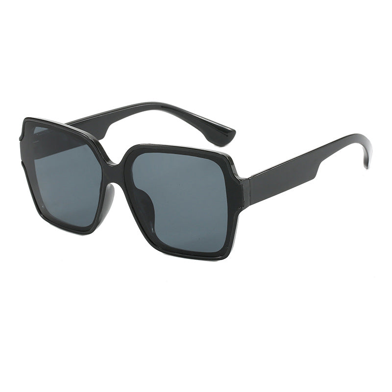 Dame kvadratisk solbrille med unik, stilfull ramme Luvikno